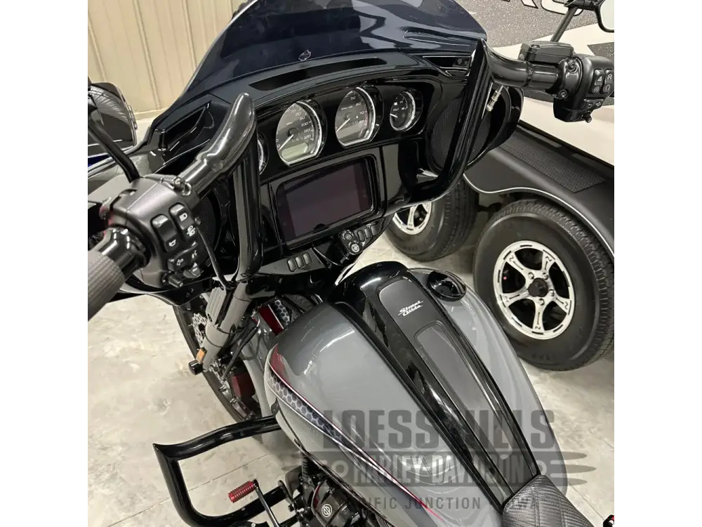 Siouxicide Choppers Villain Street Glide Handlebars 1 1/2