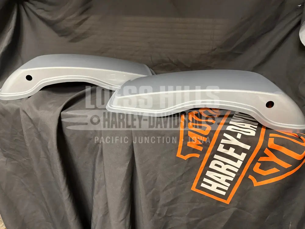 HARLEY DAVIDSON Saddlebag Lid Set (ATLAS SILVER METALLIC)