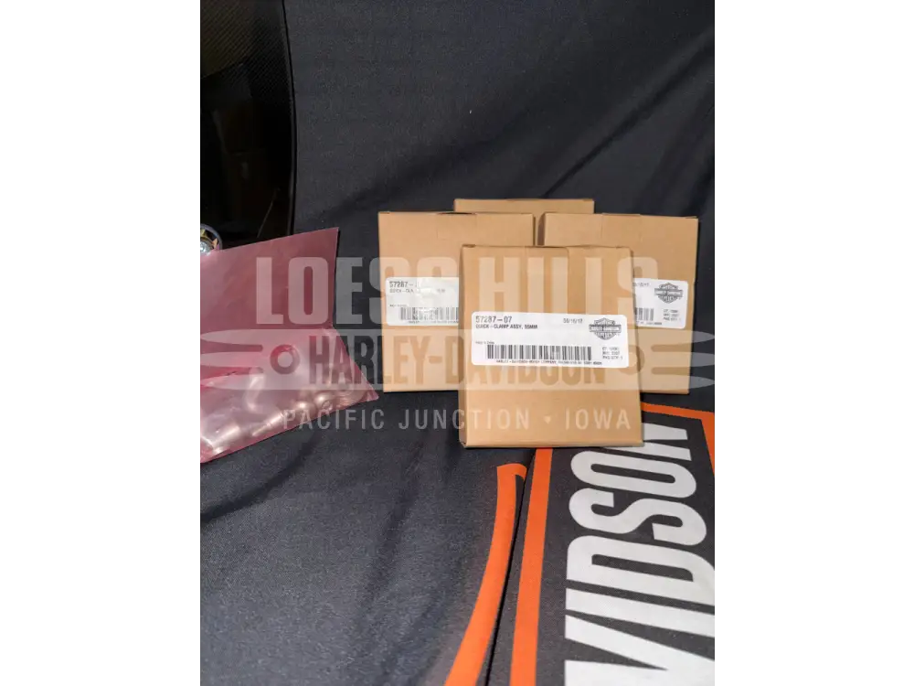 Quick-Release Super Sport 17 in. Windshield: 57400315